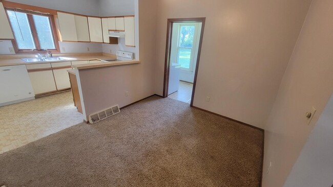 Building Photo - 410 Cottage Ave