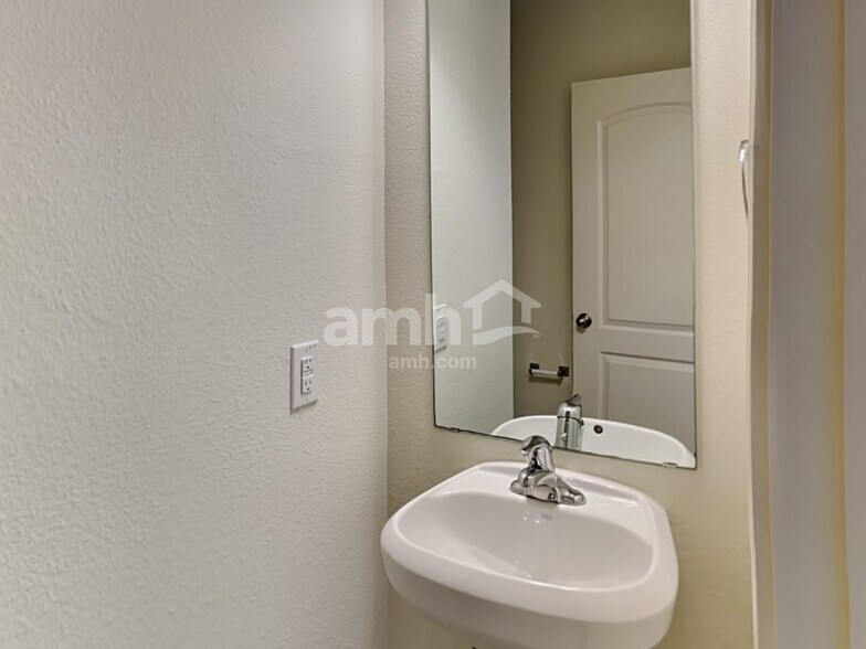 Building Photo - 4505 Shy Creek Ln