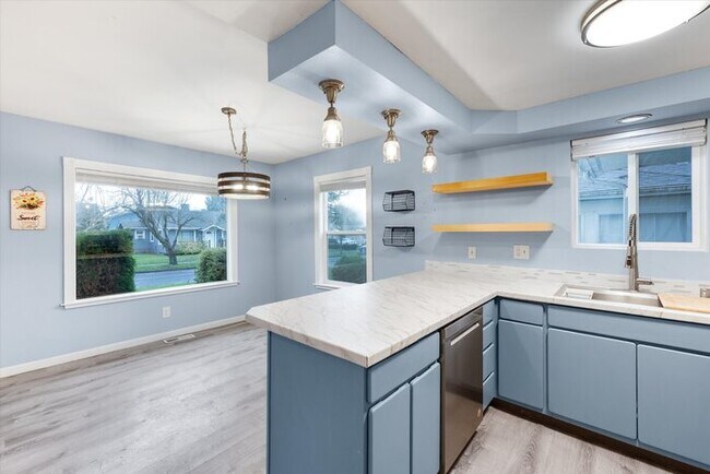 Building Photo - 657 22nd Ave