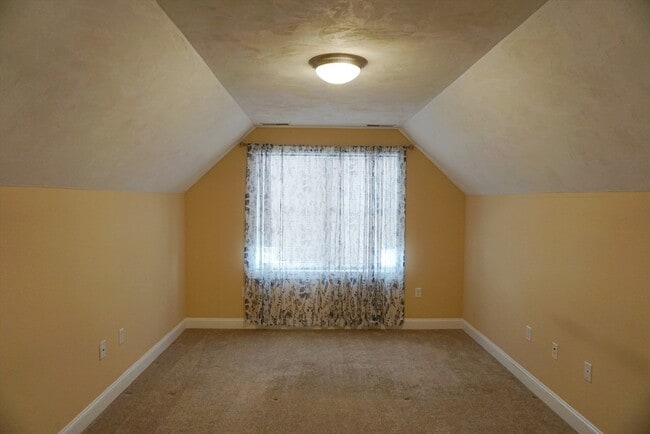 Building Photo - 118 Smith St