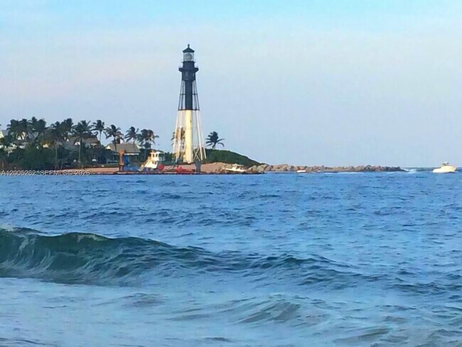 Building Photo - 1320 NE 27th Ave