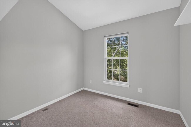 Building Photo - 7014 Gatton Square