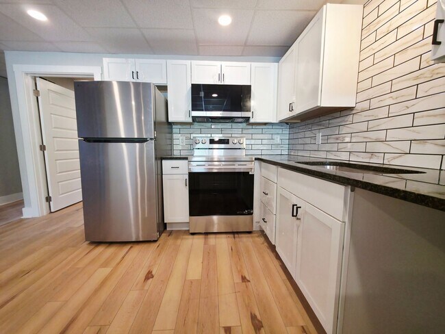 Building Photo - 3915-3917 Mount Troy