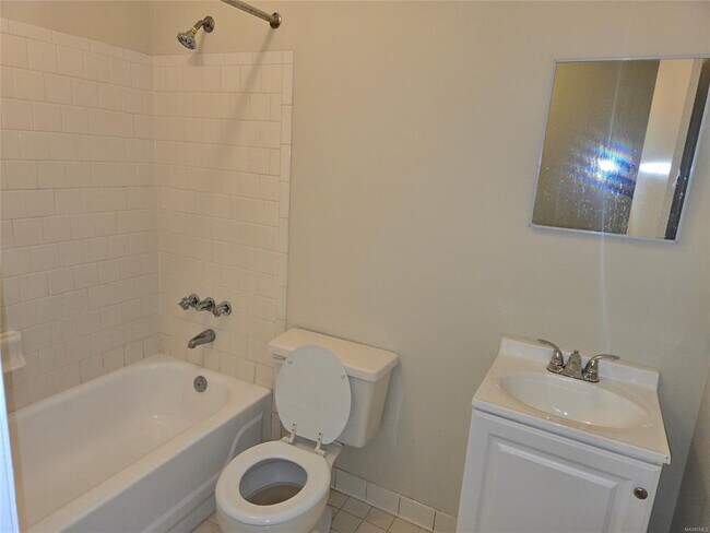 Building Photo - 262 Joyce St