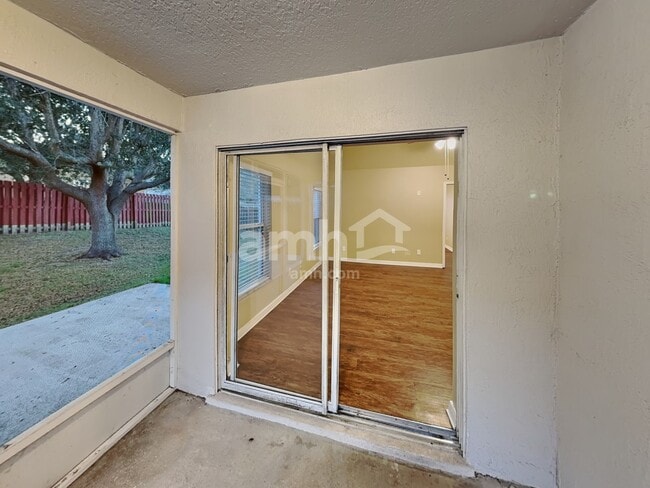 Building Photo - 1072 Bluegrass Dr