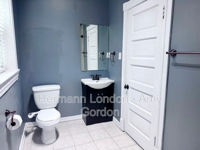 Building Photo - 2933 Victor St