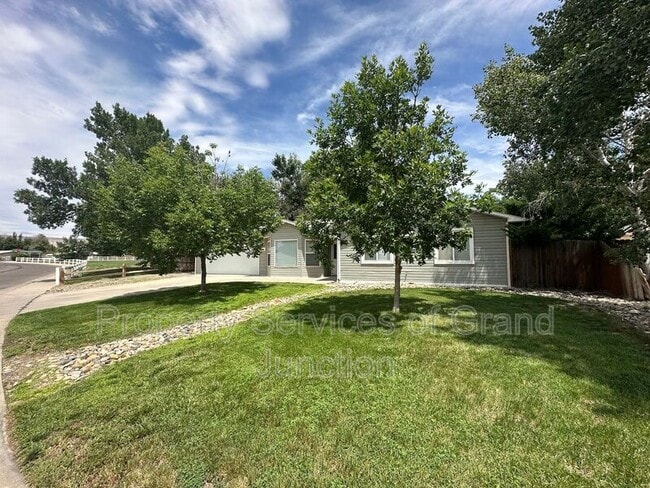 Building Photo - 448 Countryside Ln
