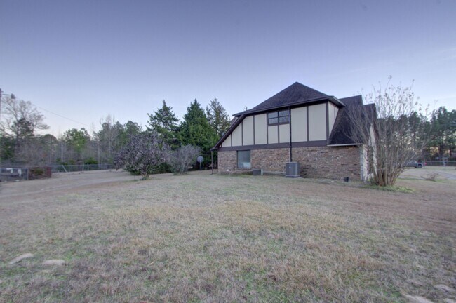 Building Photo - 7890 Blackman Ferry Rd