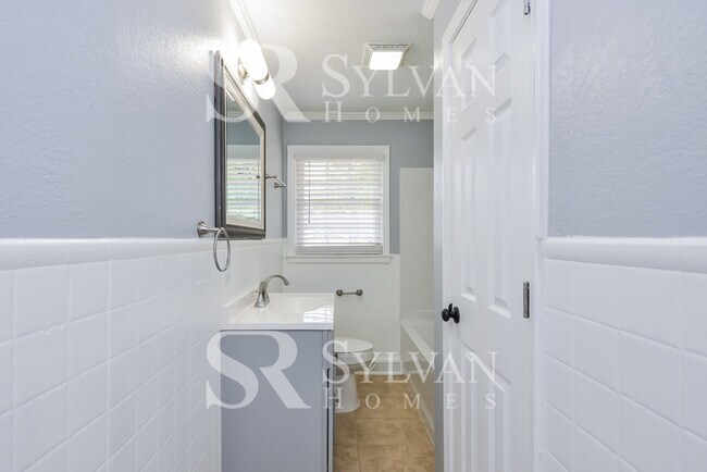 Building Photo - Enjoy living the good life in this 3 bedroom, 2.5 bathroom home