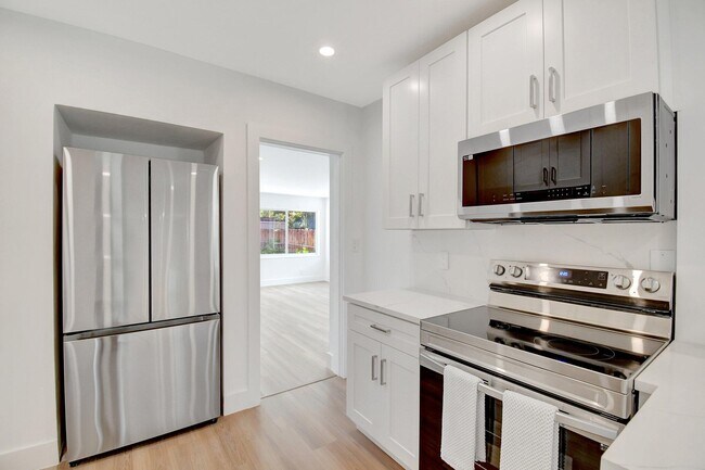 Building Photo - 420 SW 13th St