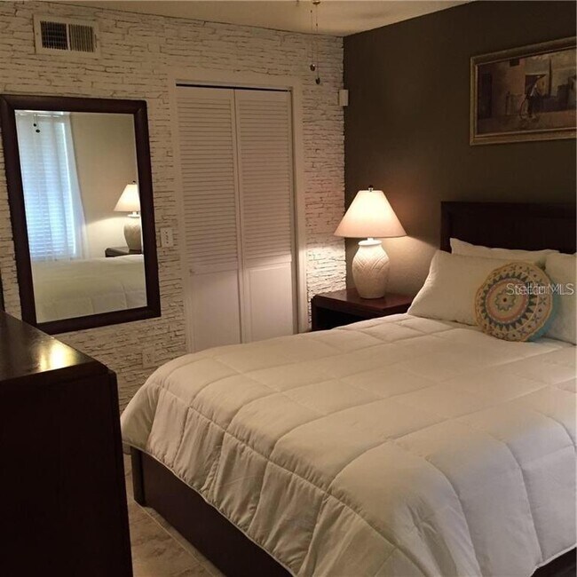 Building Photo - 2218 Grand Cayman Ct