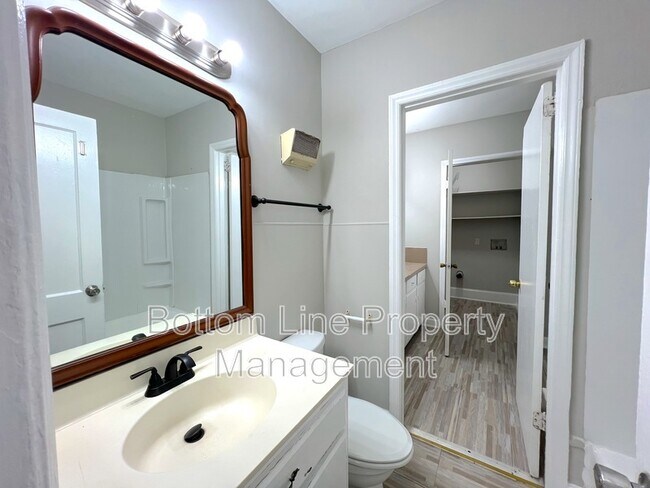 Building Photo - 3141 Columbus Cir