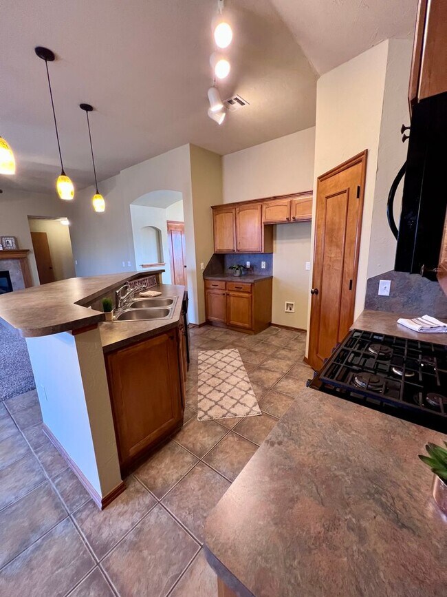 Building Photo - Beautiful home in Heatherwood addition in Moore!