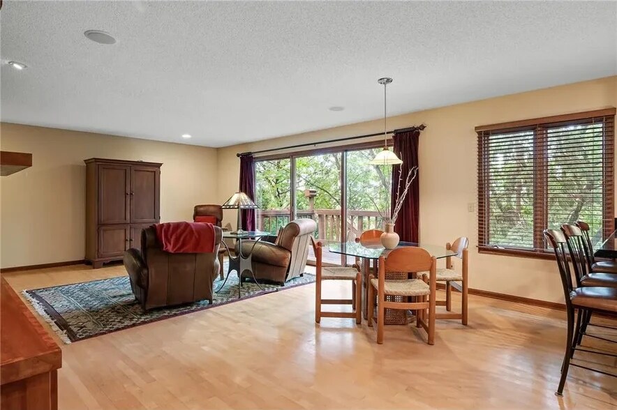 Building Photo - 957 Pine View Ct