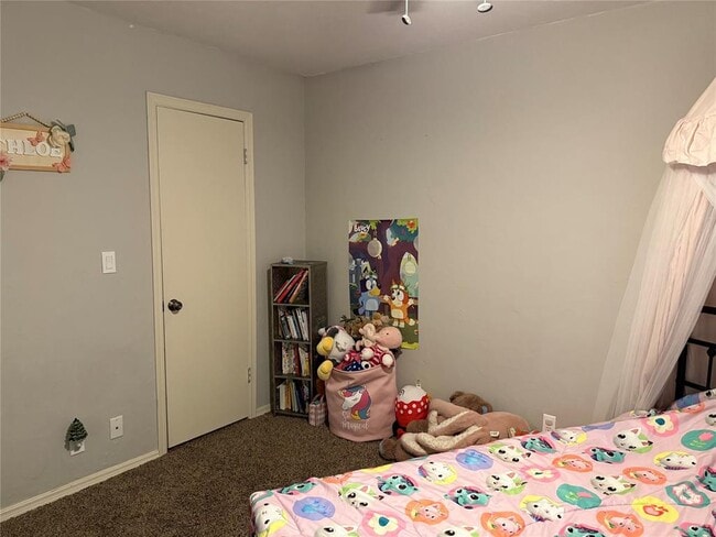 Building Photo - 1327 Canterbury Blvd