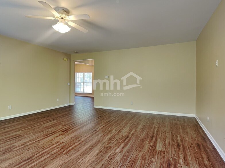 Building Photo - 302 Forest Bend Dr