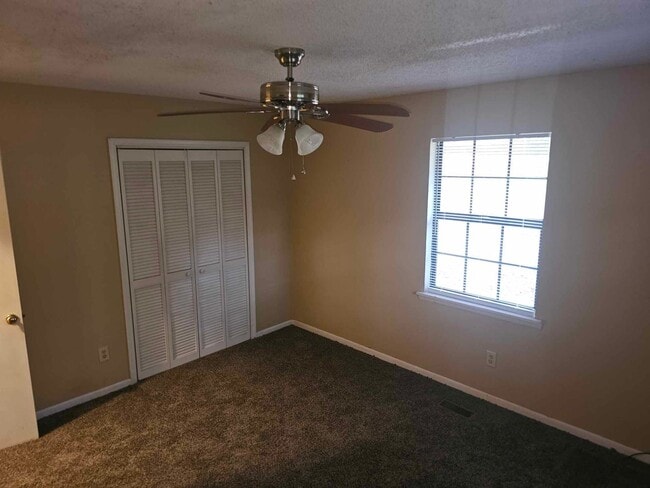 Building Photo - Cute 2 Bedroom 1 Bath Home in Jacksonville