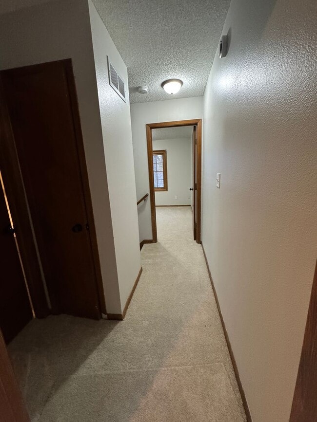 Building Photo - 2 bedroom duplex