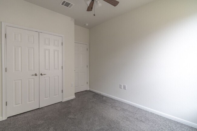 Building Photo - 909 Durness Dr