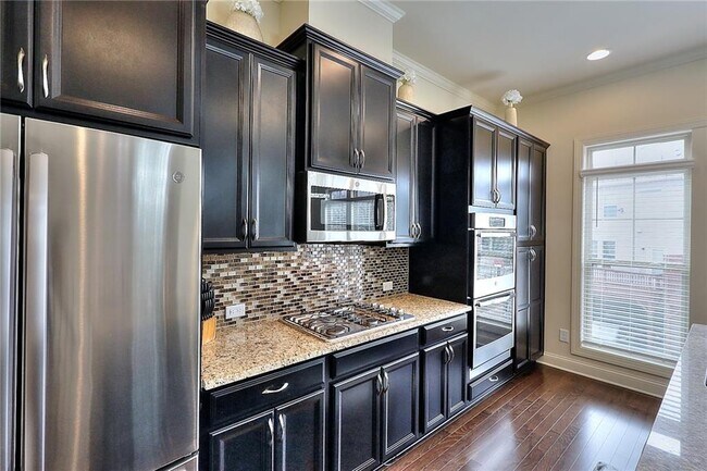 Building Photo - 1306 Harris Way S