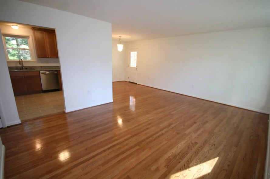 Building Photo - 6907 Fulford St