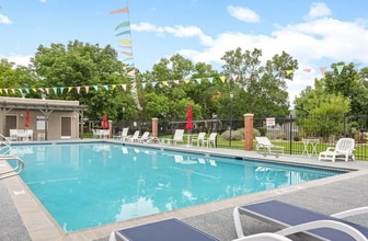 Building Photo - 2737 W Greens Dr