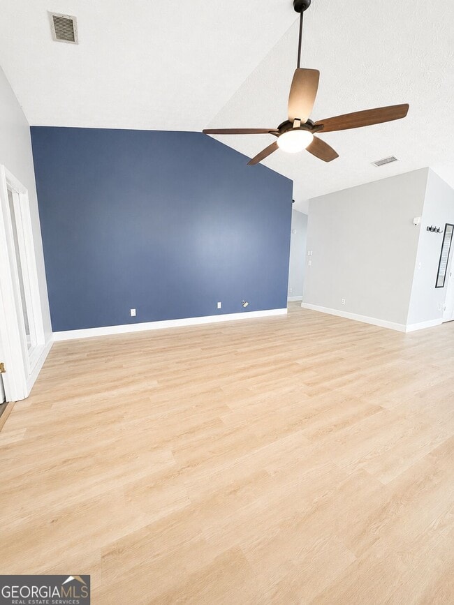 Building Photo - 7061 N Shore Dr