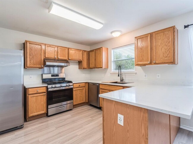 Building Photo - 221 Carriage Way
