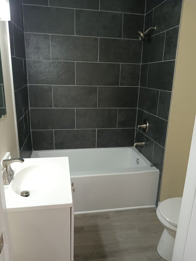 Building Photo - New rehabbed home