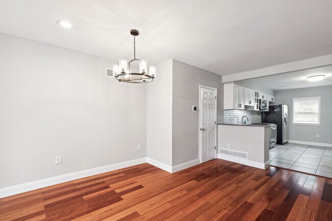 Building Photo - 1717 Annin St