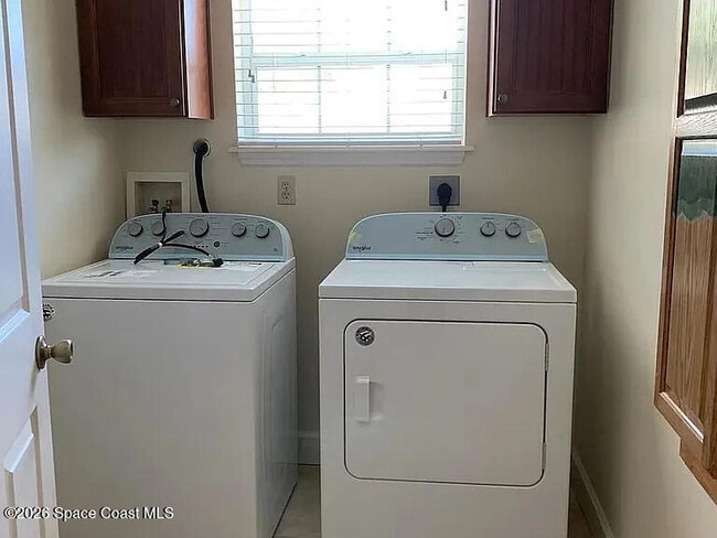 Building Photo - 760 Wintergreen Ln