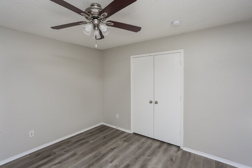 Building Photo - 5301 Royal Burgess Dr