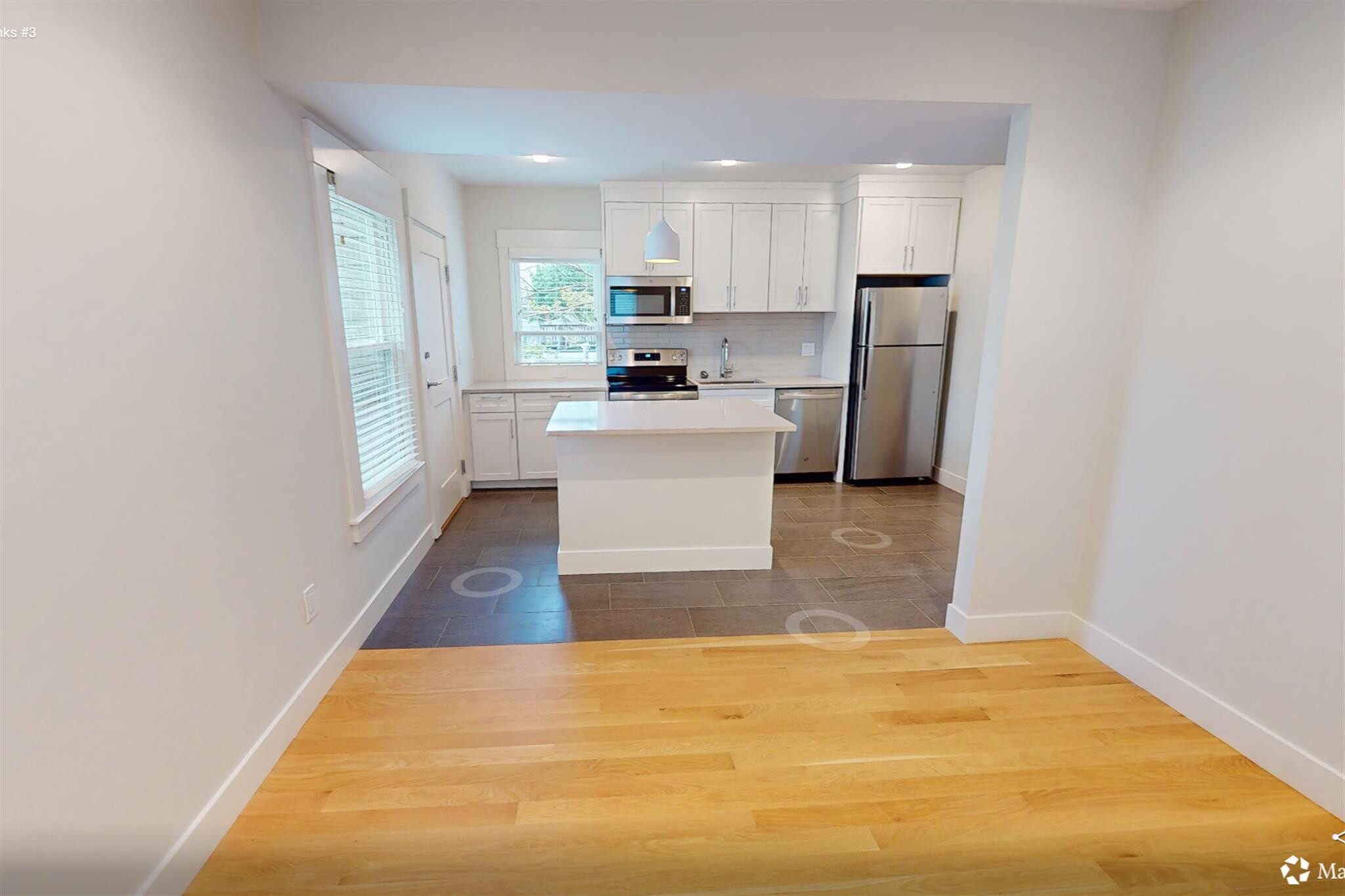 Building Photo - 208 Banks St