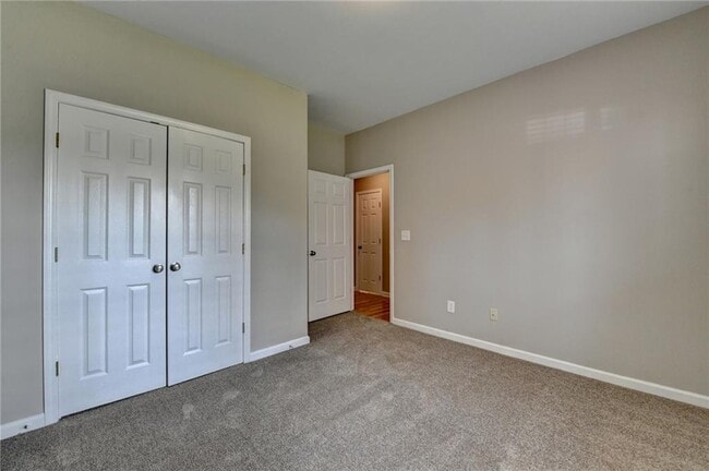 Building Photo - 4020 Edgecomb Dr
