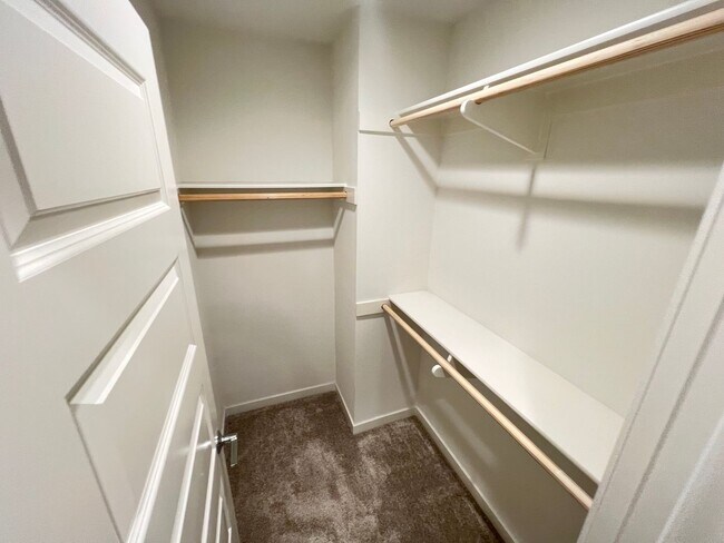 Building Photo - Perfect 2 Bed 2.5 Bath Orange Condo!
