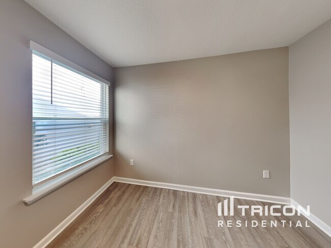 Building Photo - 470 Chandler Dr