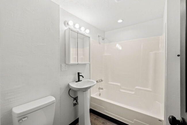Interior Photo - 1605 Westmont Avenue