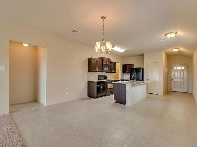 Building Photo - 3 Bed 2 Bath Home with Fenced Back Yard