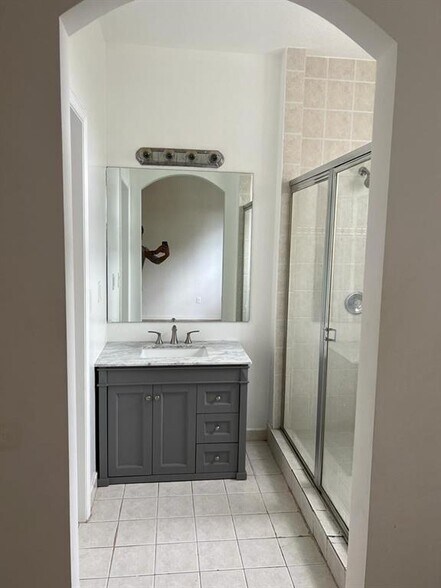 Building Photo - 4949 N Harbor Isles Dr