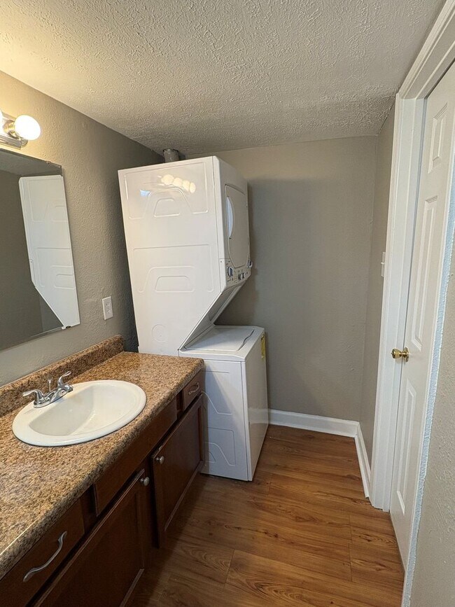 Building Photo - bg1219