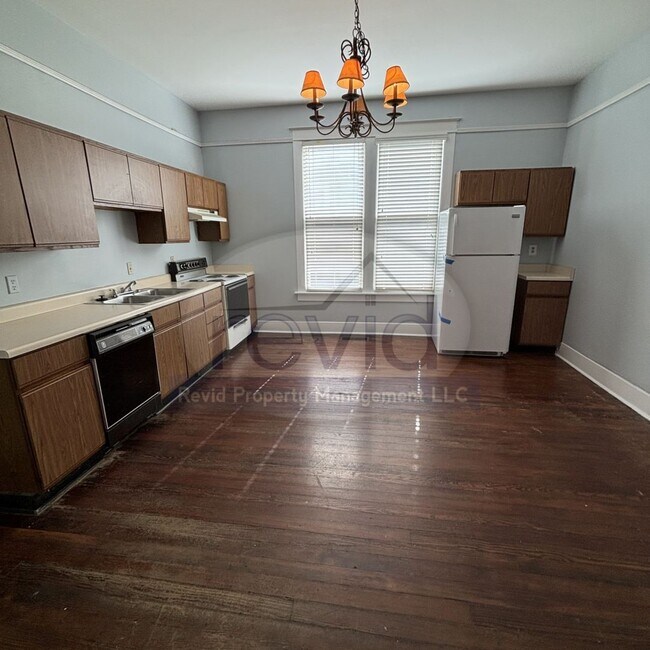 Building Photo - 288 N McLean Blvd