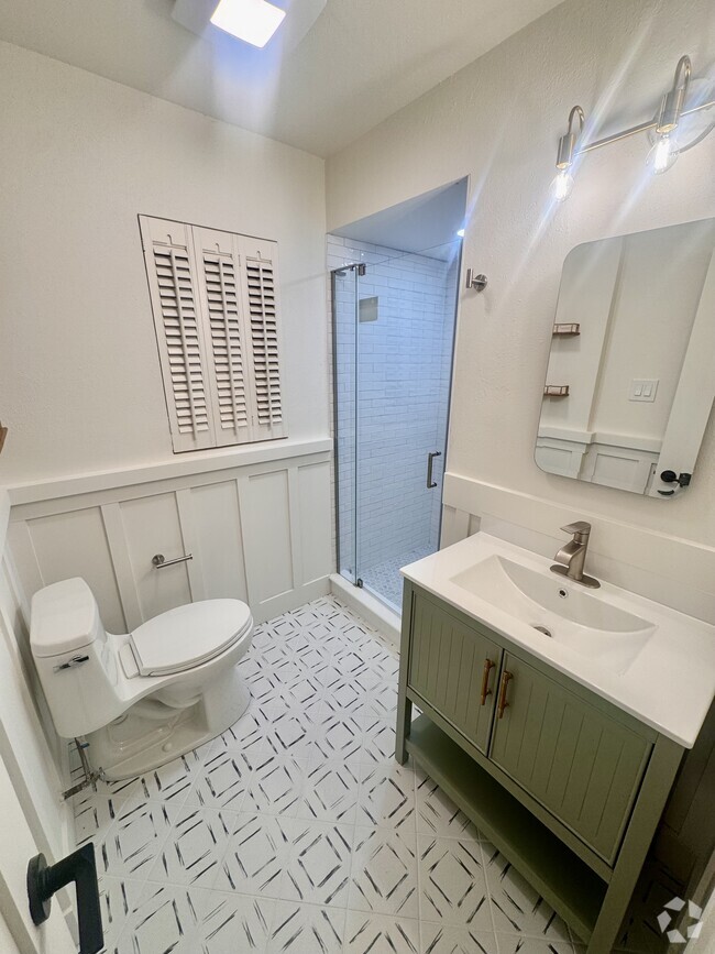 Master bath - 1857 8th Ave