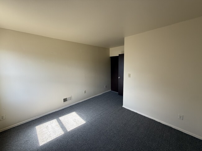 Building Photo - 9010 N 95th St