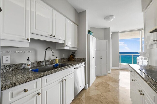 Building Photo - 4775 Collins Ave