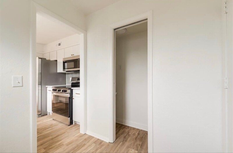 Building Photo - 2827 Indian Creek Blvd