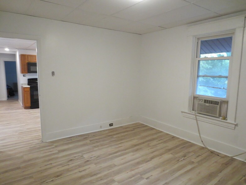 Building Photo - 2421 Beechwood Blvd