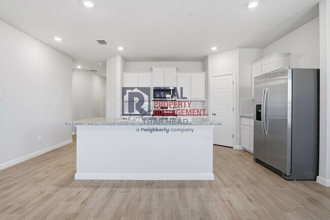 Building Photo - Functional Open-Concept Home in a Convenient Location