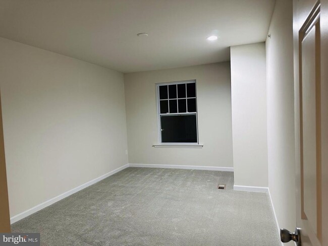Building Photo - 308 S Orch St