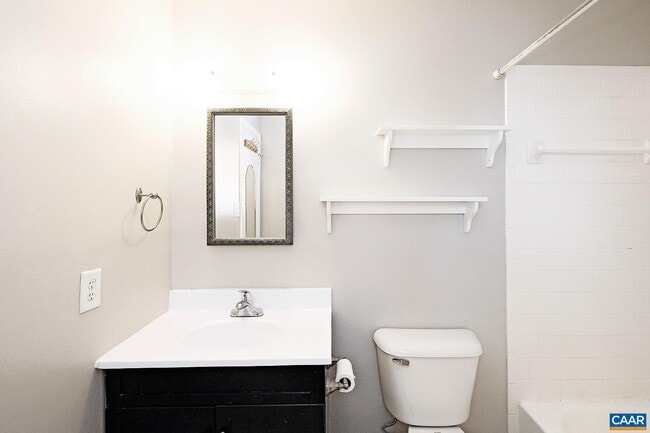 Building Photo - 1032 Cheshire Ct