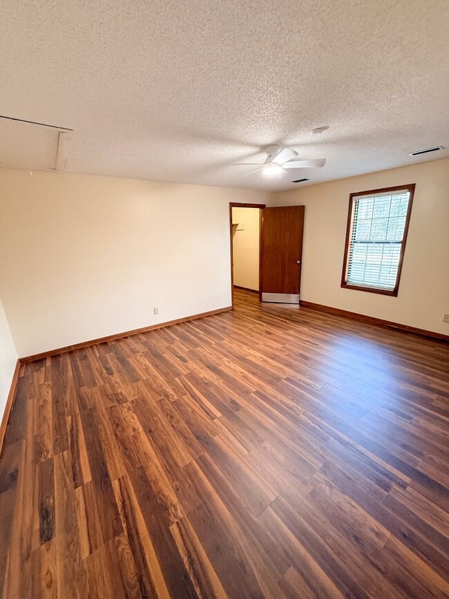 Building Photo - 330 US-84